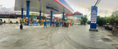 Hình ảnh trạm xăng dầu cung cấp ECODEF AdBlue cho xe tải và xe diesel, hỗ trợ giảm khí thải, đáp ứng tiêu chuẩn Euro 4, Euro 5, Euro 6 và giúp phương tiện dễ dàng vượt đăng kiểm.