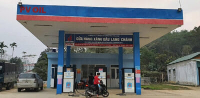 Hình ảnh trạm xăng dầu cung cấp ECODEF AdBlue cho xe tải và xe diesel, hỗ trợ giảm khí thải, đáp ứng tiêu chuẩn Euro 4, Euro 5, Euro 6 và giúp phương tiện dễ dàng vượt đăng kiểm.